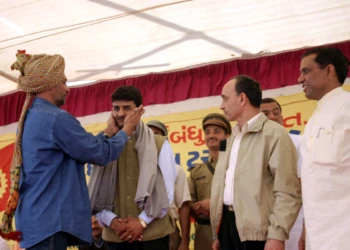 Felicitation of School Founder Bhimshibhai by Actor Nana Patekar Felicitation of School Founder Bhimshibhai by Actor Nana Patekar